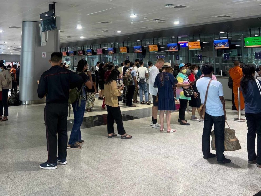 กรมการขนส่งทางราง เผยประชาชนเดินทางด้วยระบบรางช่วงวันหยุดต่อเนื่อง ระหว่างวันที่ 28 กรกฎาคม 2566 – 2 สิงหาคม 2566 สะสม 2 วัน (28 – 29 กรกฎาคม 2566) รวมแล้วประมาณ 2.2 ล้านคน-เที่ยว โดยเมื่อวาน (29 กรกฎาคม 2566) มีผู้ใช้บริการระบบรางรวม 995,508 คน-เที่ยว