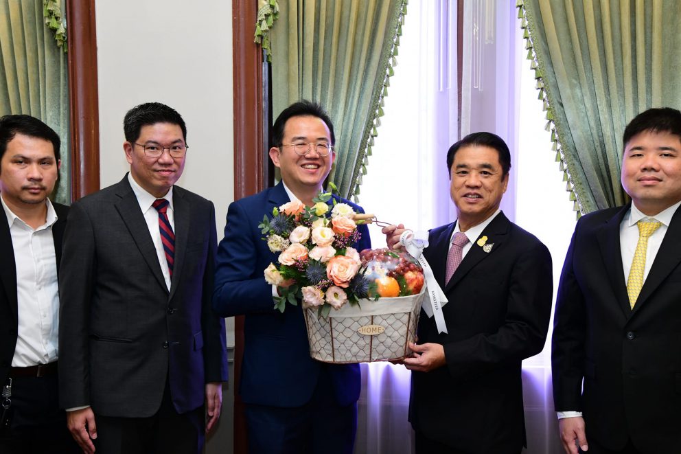 ดร. พิเชฐ คุณาธรรมรักษ์ อธิบดีกรมการขนส่งทางราง พร้อมหัวหน้าส่วนราชการและรัฐวิสาหกิจ ในสังกัดกระทรวงคมนาคม เข้าร่วมรับฟังนโยบายด้านการบริหารของรัฐบาลและกระทรวงคมนาคม