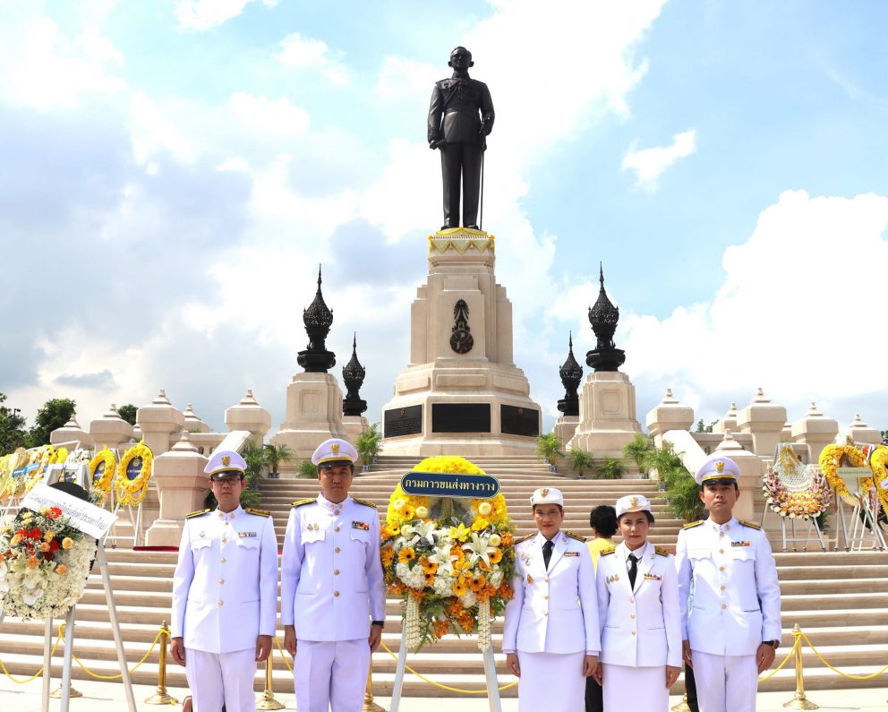 ขร. ร่วมพิธีวางพวงมาลาและถวายสักการะ เนื่องในวันนวมินทรหาราช