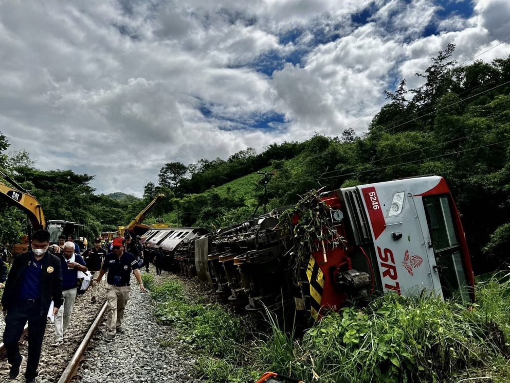 ขร. ลงพื้นที่และประสานติดตามการรถไฟฯ เร่งดำเนินการกู้รถตกรางและซ่อมทางรถไฟ เพื่อให้เปิดทางรถไฟสายเหนือได้ภายในวันนี้