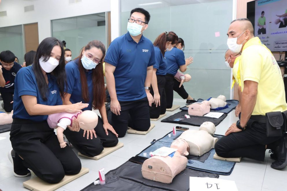 กรมการขนส่งทาง พัฒนาทักษะการปฐมพยาบาลเบื้องต้น การช่วยฟื้นคืนชีพขั้นพื้นฐาน (CPR) และการใช้เครื่องกระตุกหัวใจไฟฟ้าชนิดอัตโนมัติ (AED)