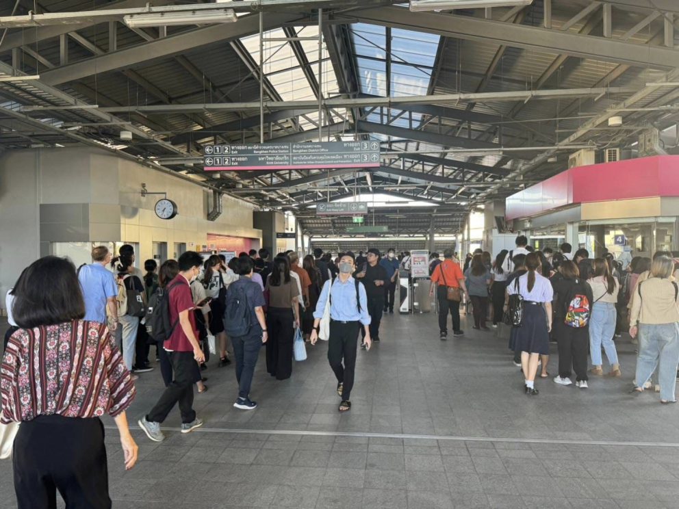 กรมการขนส่งทางราง เผยมีประชาชนใช้บริการรถไฟฟ้าสายสีชมพูสูงสุดตั้งแต่เปิดทดลองให้บริการครบ 1 เดือน เตรียมขยายเวลาให้บริการถึง 24.00 น. ในช่วงวันที่ 25-30 ธ.ค. 2566