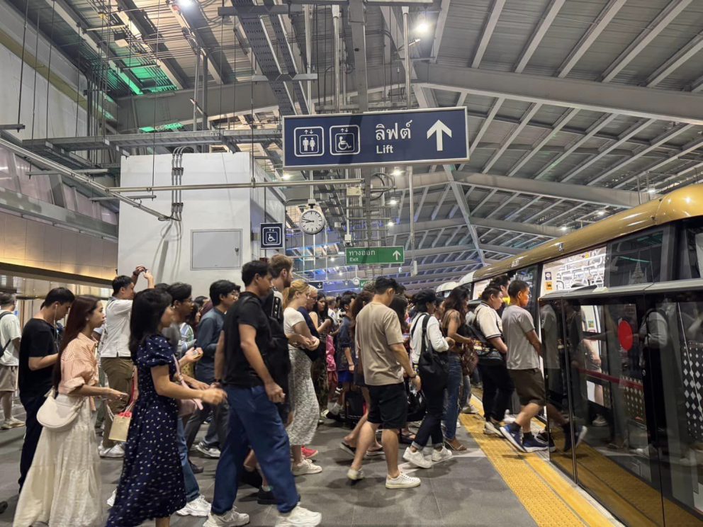 ขร.เผยวันลอยกระทง 67 มีคนใช้บริการระบบรางเกือบ 1.98 ล้านคน-เที่ยว โดยรถไฟฟ้าสายเฉลิมรัชมงคล (สีน้ำเงิน) มีผู้ใช้บริการมากที่สุดตั้งแต่เปิดให้บริการ