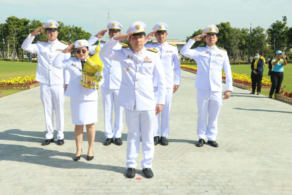 กรมการขนส่งทางรางเข้าร่วมพิธีวางพานพุ่มถวายสักการะเนื่องในวันชาติและวันพ่อแห่งชาติ