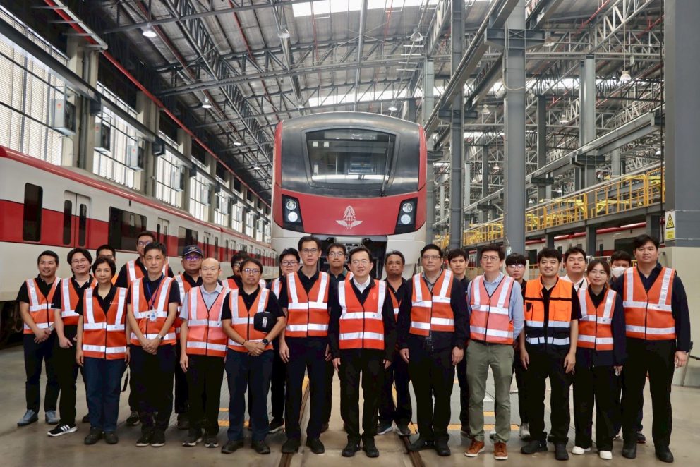 ขร. เดินหน้าลงพื้นที่ศูนย์ซ่อมฯ รถไฟฟ้าสายสีแดง ดันมาตรฐานช่วงล่าง เสริมความปลอดภัยระบบรางไทย