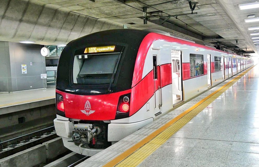 กรมการขนส่งทางรางสั่งกำชับผู้ให้บริการรถไฟฟ้าสายสีแดง ตรวจสอบข้อเท็จจริงกรณีพนักงานขับรถไฟฟ้าหญิงกรีดร้องขณะปฏิบัติหน้าที่ พร้อมระงับการปฏิบัติหน้าที่ชั่วคราว จนกว่าผลการตรวจสอบข้อเท็จจริงจะแล้วเสร็จ และทบทวนการออกใบอนุญาตผู้ประจำหน้าที่รายดังกล่าว
