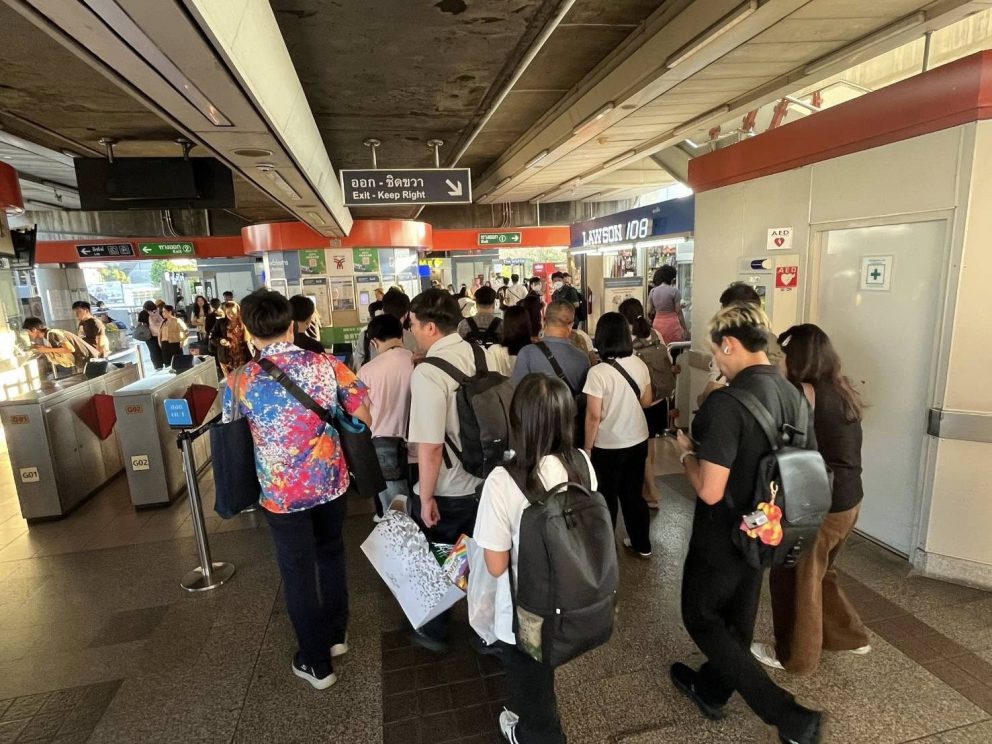 กรมรางเผยตามแผนอำนวยความสะดวกฯ สงกรานต์วันแรกคนใช้บริการทะลุ 1.53 ล้านคน-เที่ยว ย้ำแม้ไร้อุบัติเหตุแต่รถต้องพร้อม ไม่เสียกลางทาง พร้อมเตือนผู้ปกครองดูแลบุตรหลาน อย่าเล่นในเขตทาง-วางของบนราง มีโทษอาญา