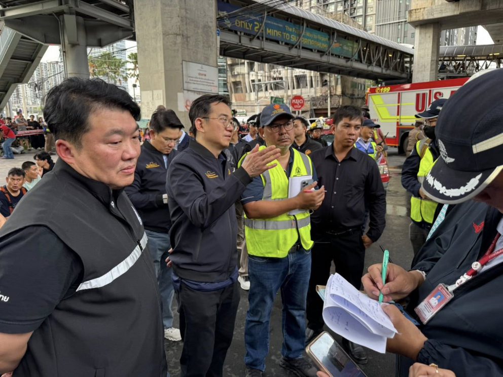 อธิบดีกรมราง นำทีมลงพื้นที่ตรวจสอบเหตุขบวนรถสินค้า รฟท. ชนรถประจำทางแยกอโศก-ดินแดง