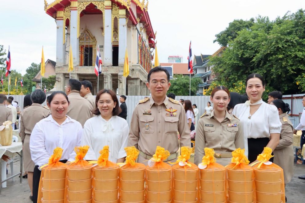 อธิบดีกรมการขนส่งทางราง ร่วมพิธีทำบุญตักบาตรเพื่อถวายพระกุศลแด่สมเด็จพระเจ้าลูกเธอ เจ้าฟ้าพัชรกิติยาภา นเรนทิราเทพยวดี กรมหลวงราชสาริณีสิริพัชร มหาวัชรราชธิดา และในโครงการบรรพชาอุปสมบทเฉลิมพระเกียรติ ฉลองพระชนมายุ 99 พรรษา สมเด็จพระสังฆราช