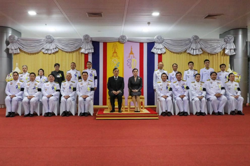 อธิบดีกรมการขนส่งทางราง ร่วมเฝ้าฯ รับเสด็จ พระบาทสมเด็จพระเจ้าอยู่หัว และสมเด็จพระนางเจ้าฯ พระบรมราชินี ในพิธีเปิดสถานีกลางกรุงเทพอภิวัฒน์และรถไฟชานเมืองสายสีแดง